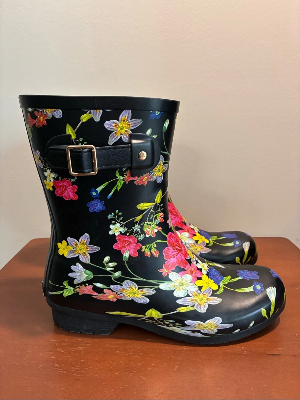 Chooka Kalista Classic Mid Calf Rubber Rain Boots Black Floral Women’s Size 8